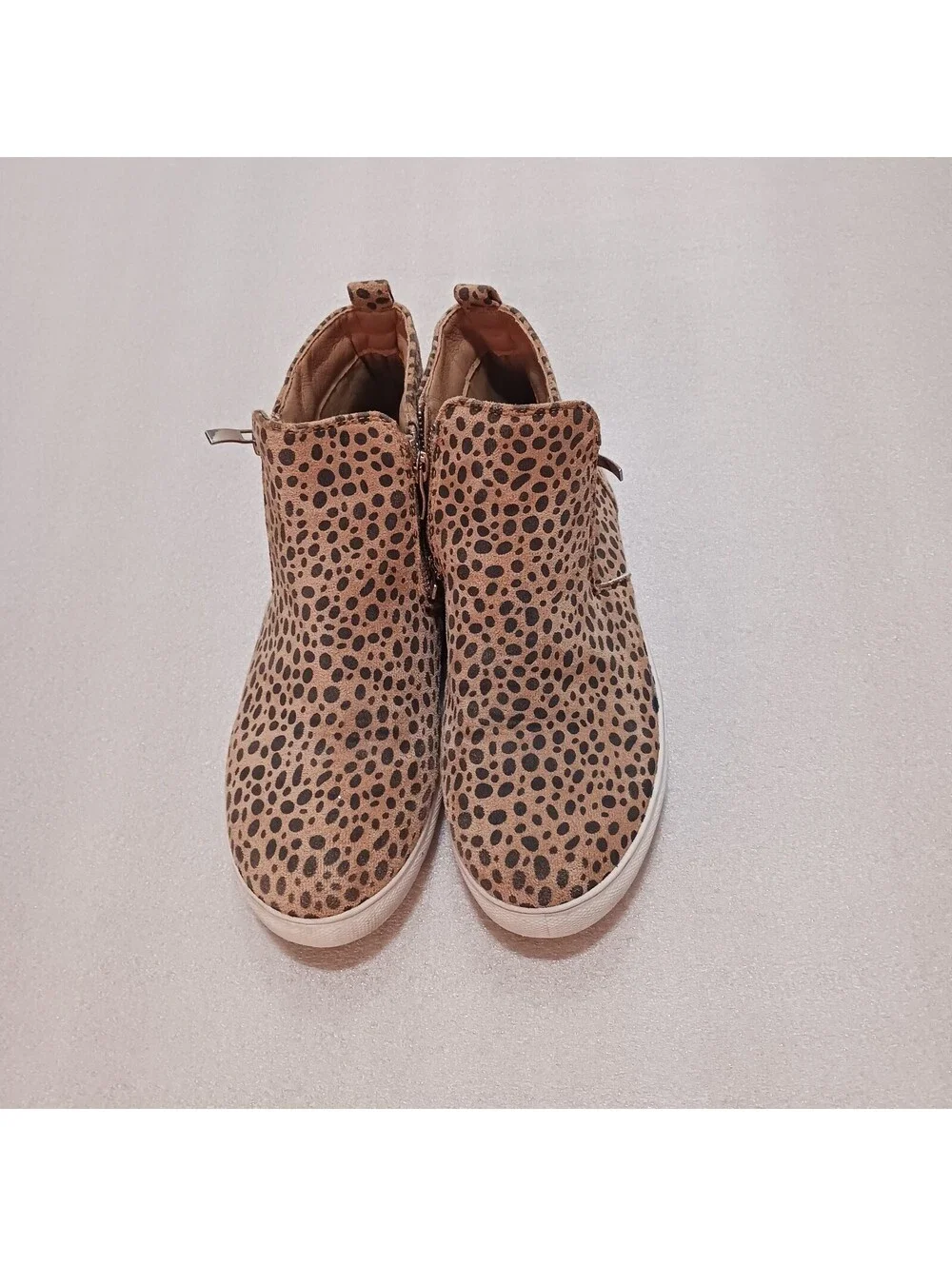 Women's  brown Leopard print anchle  boots size 9